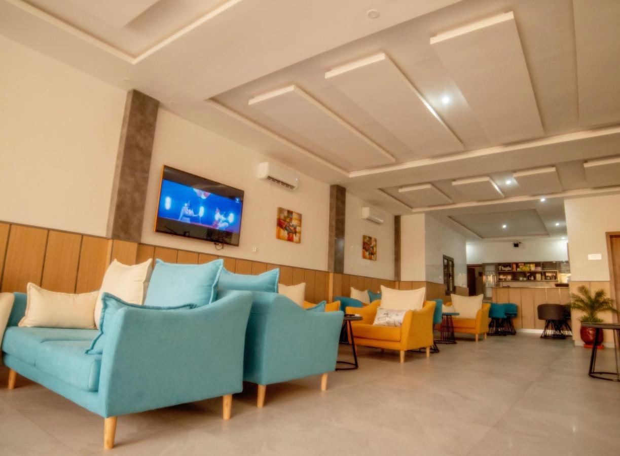 Urban Hotel Нуакшот Экстерьер фото